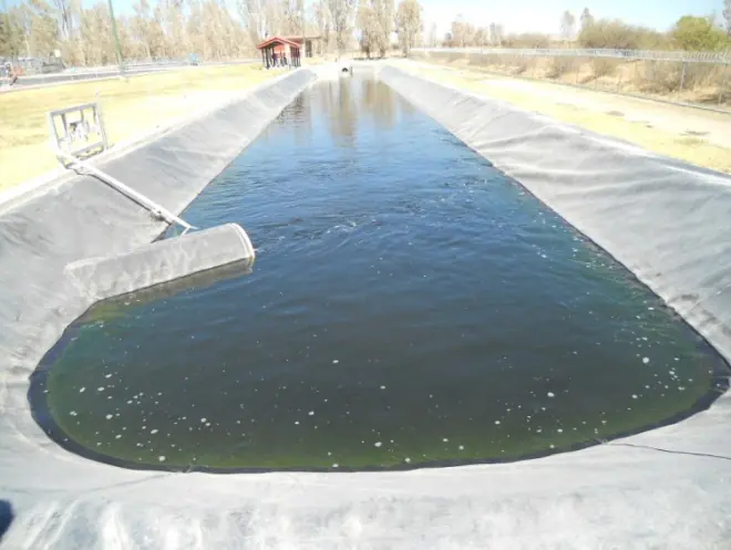 Canal Parshall con medidor de flujo