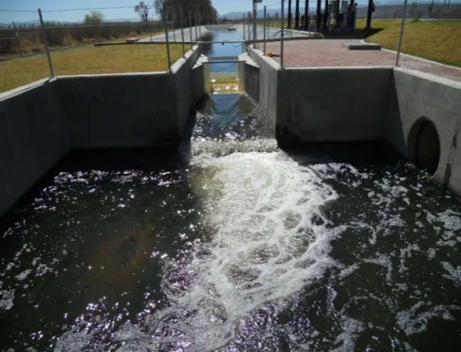 Caja de flujo efluente que rompe la velocidad del agua