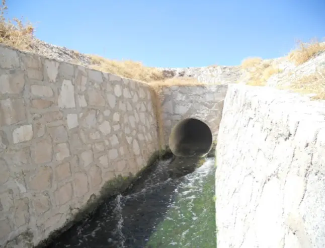 Descarga de agua tratada al cauce del río Tunal